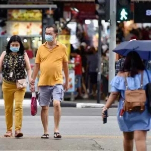 新冠病例激增，东南亚多国口罩回归，有机场重启体温扫描仪