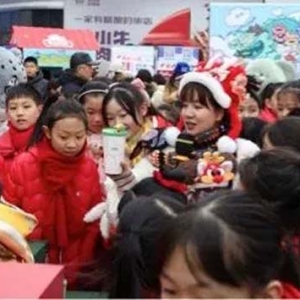 央视举办春节倒计时活动，文创大集吸引北京市民