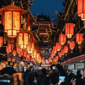 “换个姿势”过年，年轻人追求的新年味是啥样？