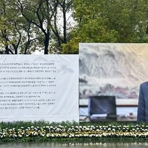 在10号大街，与宗庆后告别