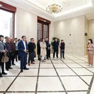 30余名企业家深入考察 贵安新区举办樱花季产业对接招商推介会
