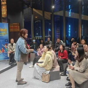 “夜宵”变“夜校” 重庆年轻人缘何热衷上新型“夜生活”