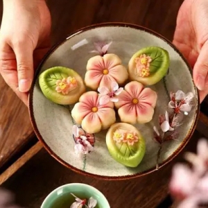 稻香村（苏州）樱花饼国潮糕点亮相武汉，奔赴浪漫樱花季
