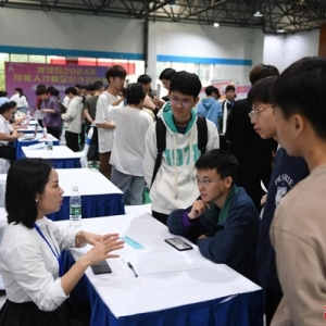 湖南电气职院举办深圳龙华区企业专场招聘会