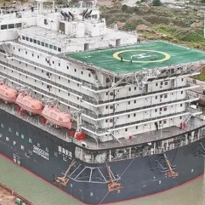 “海上五星级酒店”泉州出坞