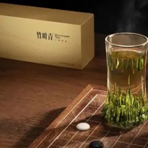 世界华商大会竹叶青茶展示中国茶文化，纪念中马建交五十周年