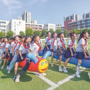 江苏全面推行小学“每天一节体育课”——体育课“天天见”，要开足更要开好
