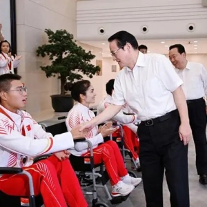 易炼红王浩看望参加第17届夏季残奥会浙江运动员教练员和医务保障人员代表