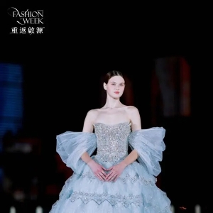 奥帆中心上演海上婚纱秀！The Atelier 2025春夏Bridal婚纱系列发布