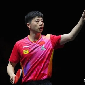 国乒提前包揽五冠！向鹏险胜莫雷加德闯进男单四强，赢在决胜局果断出手