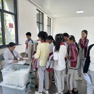 健康体检入校园，“医”心呵护伴成长
