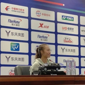 郑钦文发着烧打进武网决赛，自曝奥运会时曾紧张到手抖