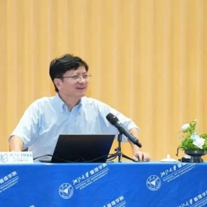 “网红教授”郑强再次现身浙大校园！卸任行政职务试水短视频