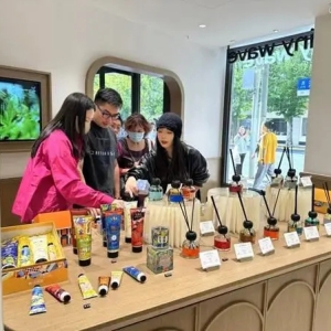 点亮女性时尚“新聚场”，上海妇女用品商店焕新开业