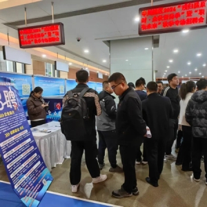 新区中川园区举行秋季专场招聘会