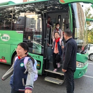 郑州开通郑东新区商鼎路第一小学至恒兴嘉苑社区校园公交