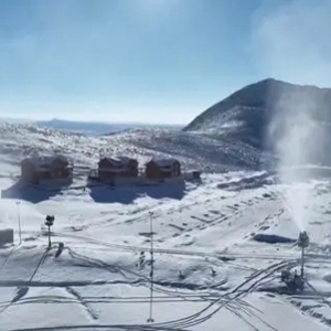 新雪季将至，北方各地滑雪场开始造雪→