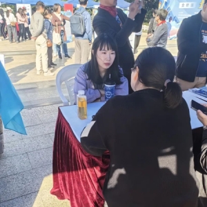 吸引长期合作企业提供岗位，推介无人机驾驶员培训！金桥加力推进充分就业服务