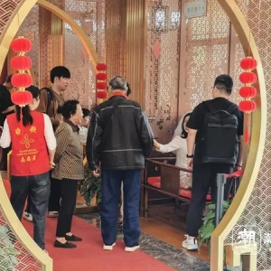 十一排队领证，“杭州最美婚登处”迎来婚姻登记小高峰