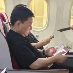 华为余承东：坐飞机时捂着口袋，担心被别人偷拍到自己的Mate70
