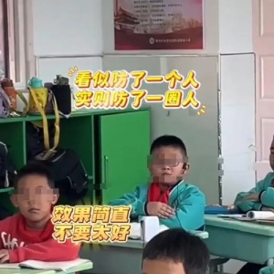 学生戴“小蜜蜂”老师离职事件疑云重重：被指认学校否认其任教，另有3所小学曾发过类似视频