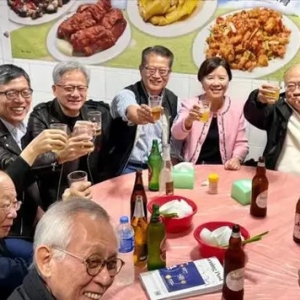 黄仁勋现身香港大排档，一个月内密集访问亚洲