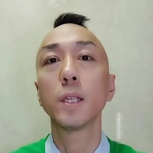 52岁资深演员戴耀明被曝在餐厅打工，送餐洗碗、倒垃圾！本人大方回应：不偷不抢，过好自己