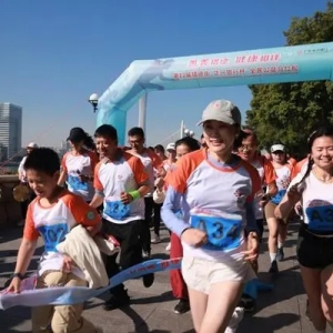 快乐奔跑助力社区慈善！猎德全民公益马拉松鸣锣开跑