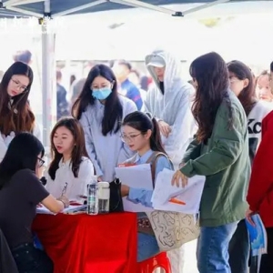 直播带岗、就业指导嘉年华——广州新华学院校园招聘会“干货”满满