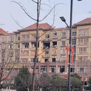 陕西眉县一小区现爆炸声窗户玻璃被震碎，商户讲述细节！应急：等待现场调查结论
