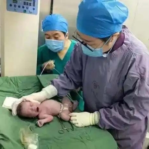 60岁高龄孕妇成功产下男婴，母子平安