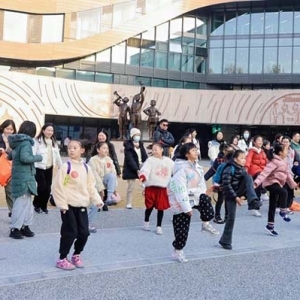 新年新征程 杭州这场亲子登山活动拉开帷幕