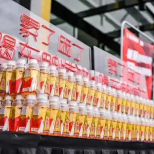 功能饮料成职场“续命神器”，看民族品牌东鹏饮料如何领跑市场