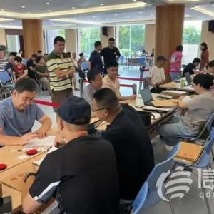 金家岭街道石老人花园居民陆续领到房产证