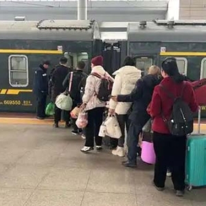 提前启动，长三角2025年春运首趟临客列车从宁波开出