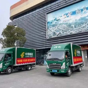 桐庐数万件保暖物资驰援西藏