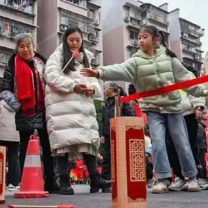 社区学院贺岁迎春 两江新区天宫殿街道举行文艺汇演