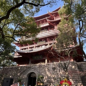 吴山城隍阁景区今日恢复开放！本命年的市民可免费游玩