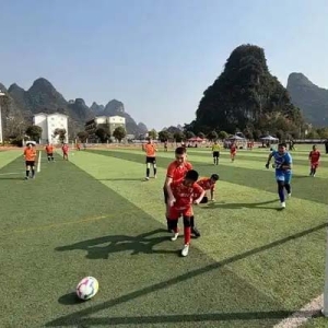 国内外40支球队参赛 “阳朔杯”青少年足球赛魅力何在？