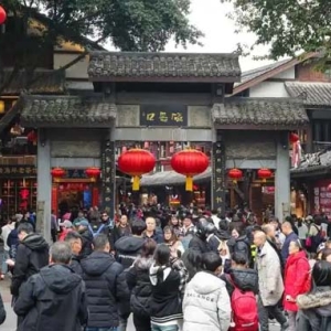 民俗巡游嗨翻天 来磁器口感受传统文化