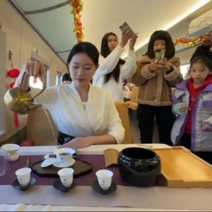 让旅客感受传统文化魅力，广东非遗代表性项目登上列车