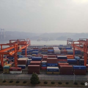 全力以赴“开门红”｜春节坚守 两江新区果园港不停工满负荷运行