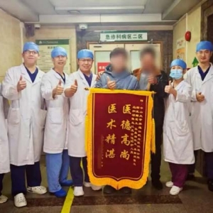 救活啦！喝10多瓶饮料导致24岁的他中毒昏迷
