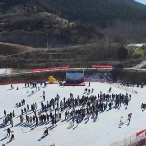 潍坊启动第五届体育旅游消费季，官护山山地滑雪比赛举行