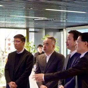 浦东新区区长带队走访岩山科技，共推AI创新“加速度”