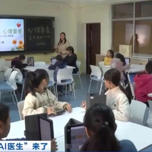 外骨骼机器人赋能康复医疗！“AI+医疗”还应用在哪些场景？记者观察→