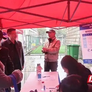 荷塘区宋家桥街道举办“春风行动·百企万岗”专场招聘会