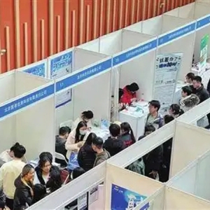 中关村百校联盟校园招聘团走进北京信息科技大学