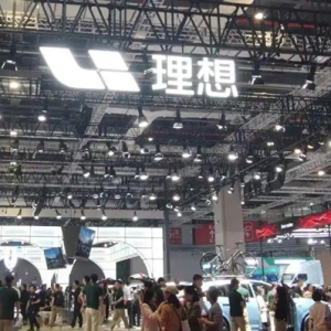 营收再破千亿元，净利润却下滑超30％，理想汽车2025年如何“守擂”？