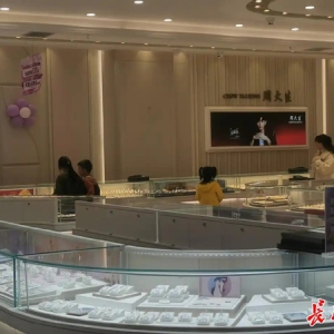 金饰价格冲上900元！准备结婚的人更纠结了